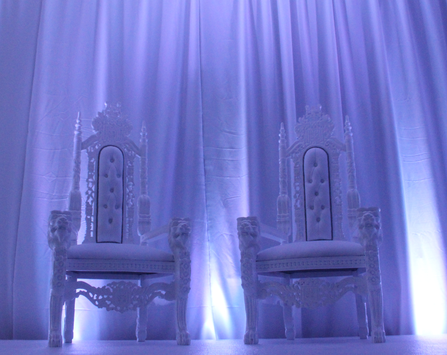 showroom throne chairs